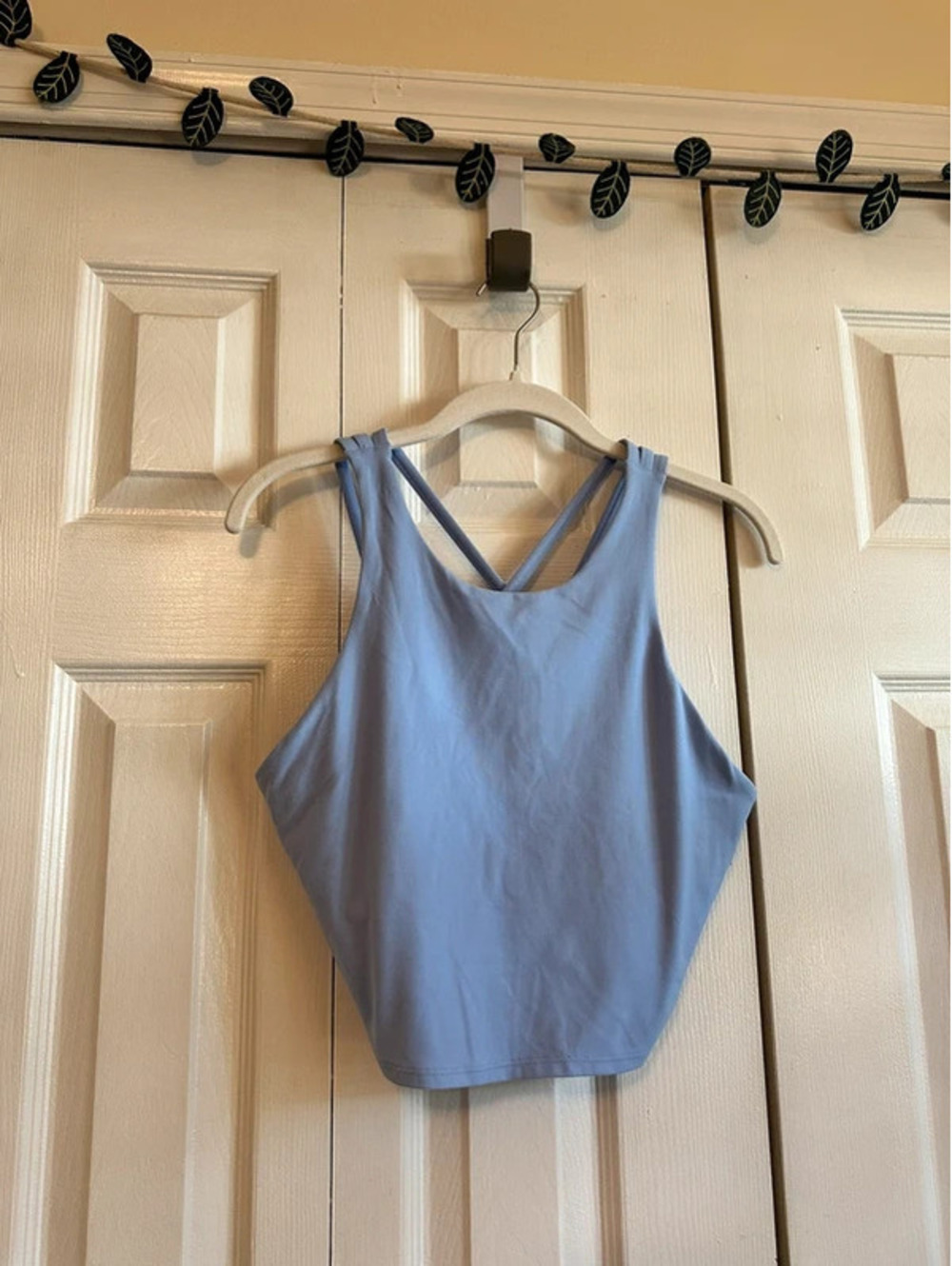 Athleta periwinkle cropped workout top with built in bra